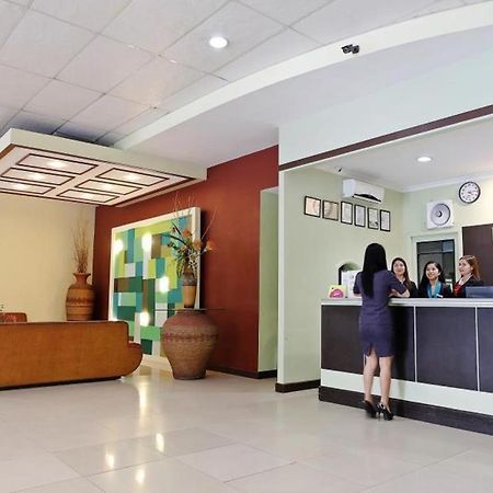 Holiday Spa Hotel Cebu Bagian luar foto